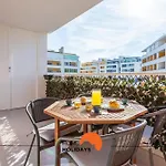 #209 Modern Bright & Stylish Apartman